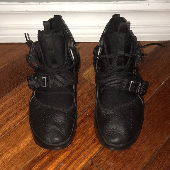 Nike Air Force 270s. - Picture 4 of 8